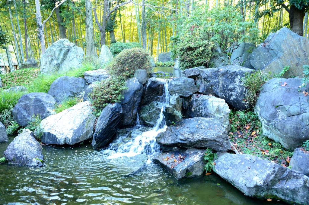 花田苑　滝