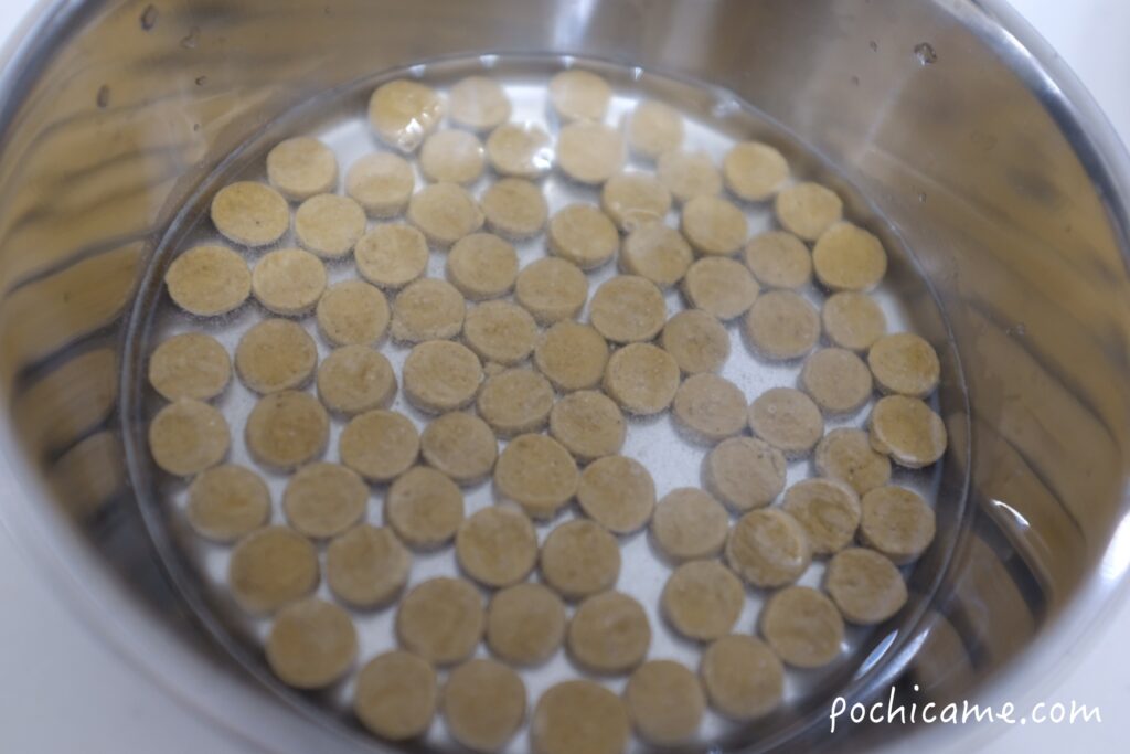 このこのごはん　ぬるま湯でふやかす